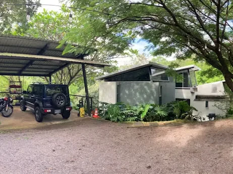5,371 m² plot + 189 m² contemporary design studio + spacious parking. Excellent location near supermarkets, schools, and all amenities, making this a great choice., photo 3