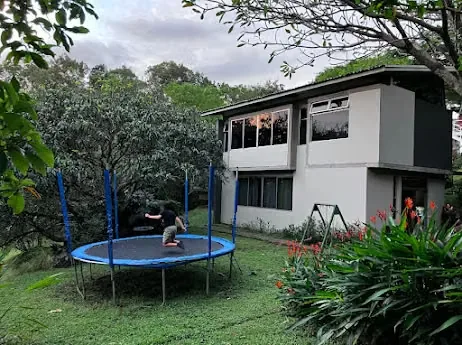 5,371 m² plot + 189 m² contemporary design studio + spacious parking. Excellent location near supermarkets, schools, and all amenities, making this a great choice., photo 4