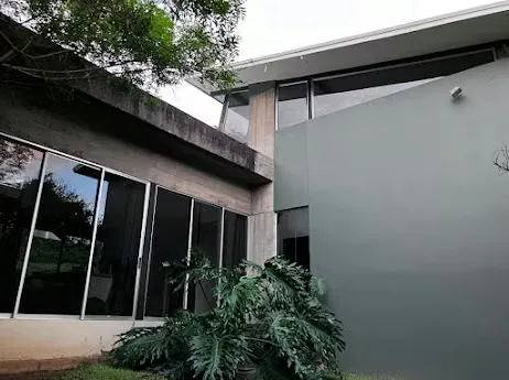 5,371 m² plot + 189 m² contemporary design studio + spacious parking. Excellent location near supermarkets, schools, and all amenities, making this a great choice., photo 6