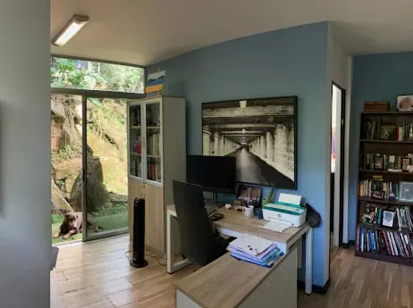 5,371 m² plot + 189 m² contemporary design studio + spacious parking. Excellent location near supermarkets, schools, and all amenities, making this a great choice., photo 8