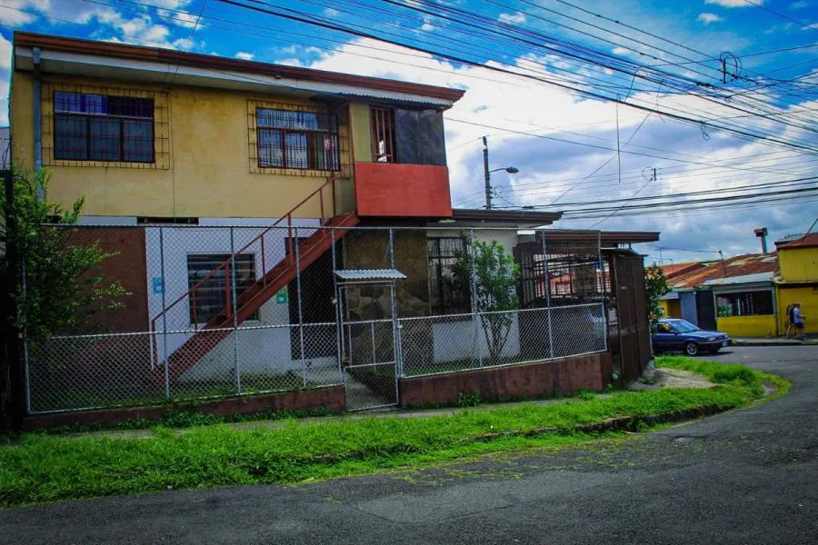 Venta de Casa + APTO en San José.  - Venta en San Sebastián