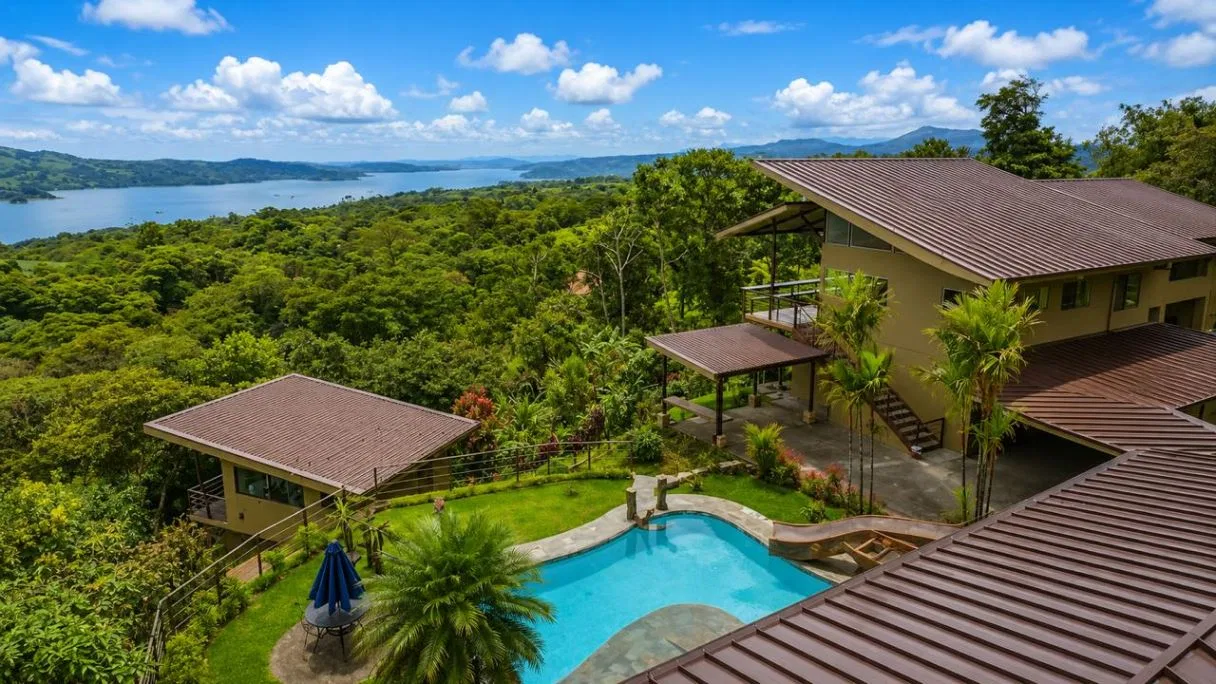 Amazing Bella Vista - A Private Resort Estate Above Lake Arenal