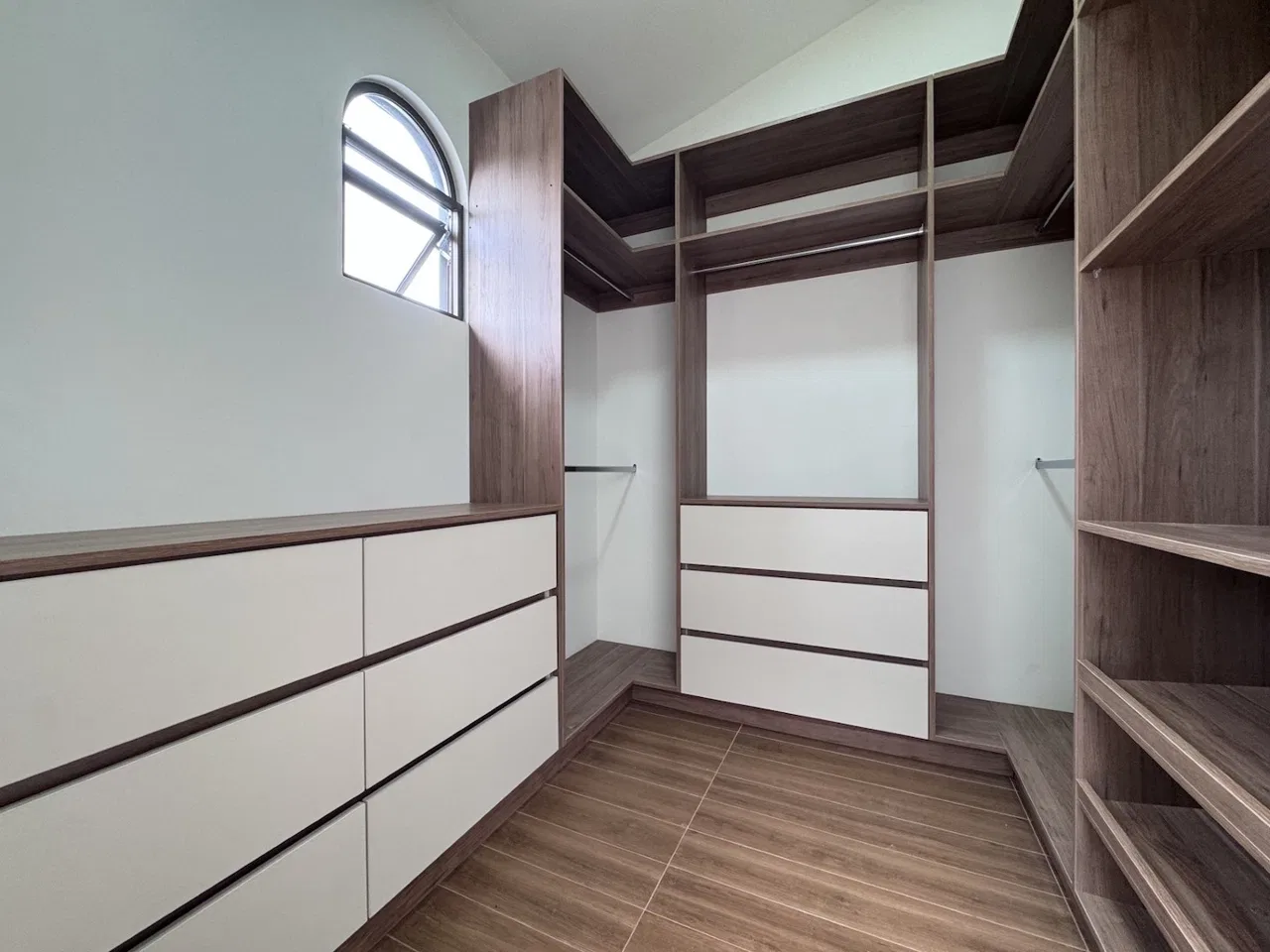 Hermosa casa en exclusivo condominio Santa Lucia con estratégica ubicación frente a calle vieja rodeado de su extraordinaria oferta gastronómica y comercial; y con ..., photo 16