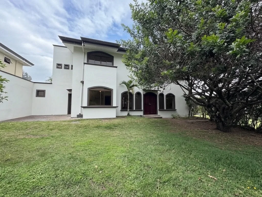 Hermosa casa en exclusivo condominio Santa Lucia con estratégica ubicación frente a calle vieja rodeado de su extraordinaria oferta gastronómica y comercial; y con ..., photo 4