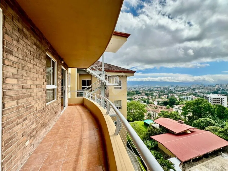 Este hermoso apartamento cuenta con tres habitaciones, sala, comedor, sala de TV, cocina, tres baños completos, medio baño para visitas, bodega y dos parqueos., photo 3