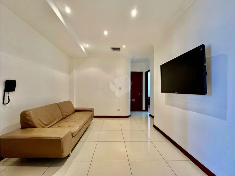Este hermoso apartamento cuenta con tres habitaciones, sala, comedor, sala de TV, cocina, tres baños completos, medio baño para visitas, bodega y dos parqueos., photo 8