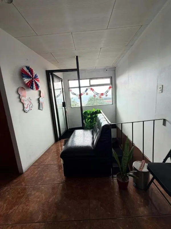 Alquilo oficina en san antonio de escazu centro comercial el descanso segundo piso