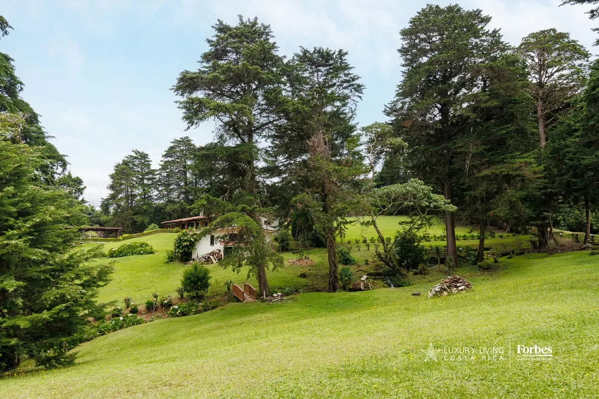When envisioning a mountain property that truly delivers, this nearly flat, exceptional lot stands out for its unique location in the beautiful landscape of ..., photo 2