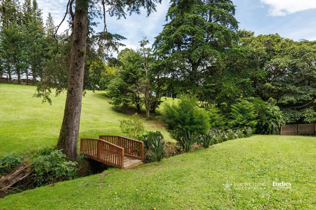 When envisioning a mountain property that truly delivers, this nearly flat, exceptional lot stands out for its unique location in the beautiful landscape of ..., photo 3