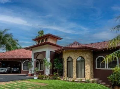 Espaciosa casa colonial de 5 dormitorios y 4 baños | La Bonita, Rivas.
