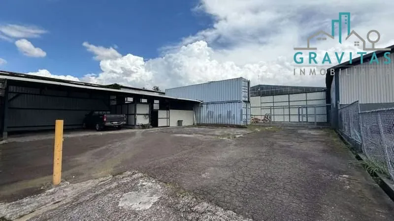 Se alquila ofibodega de 300m2 independiente en la Uruca, con seguridad 24/7, Uso mixto.
