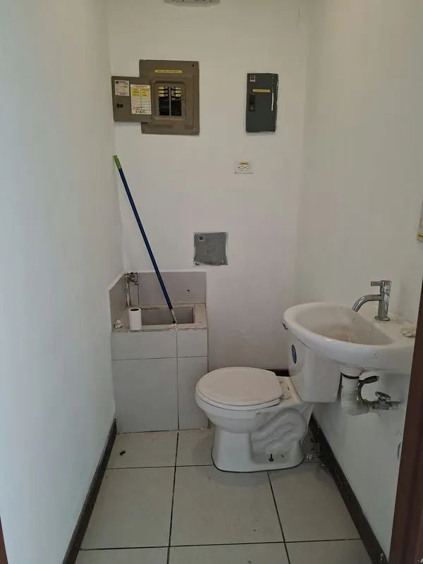 It consists of a spacious, well-lit and ventilated room, photo 16