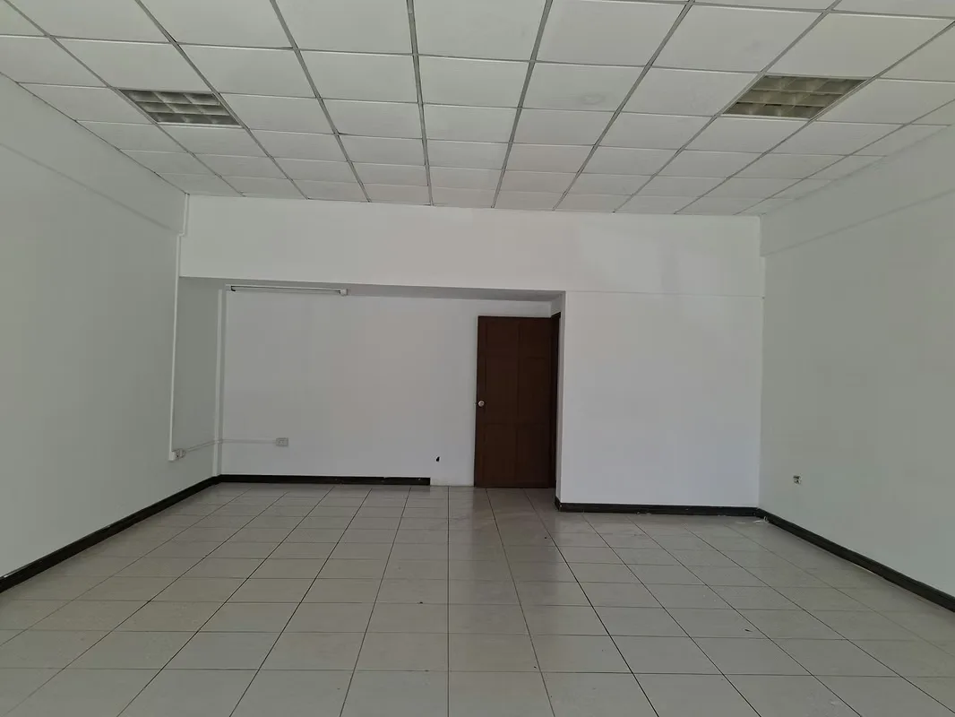 It consists of a spacious, well-lit and ventilated room, photo 5