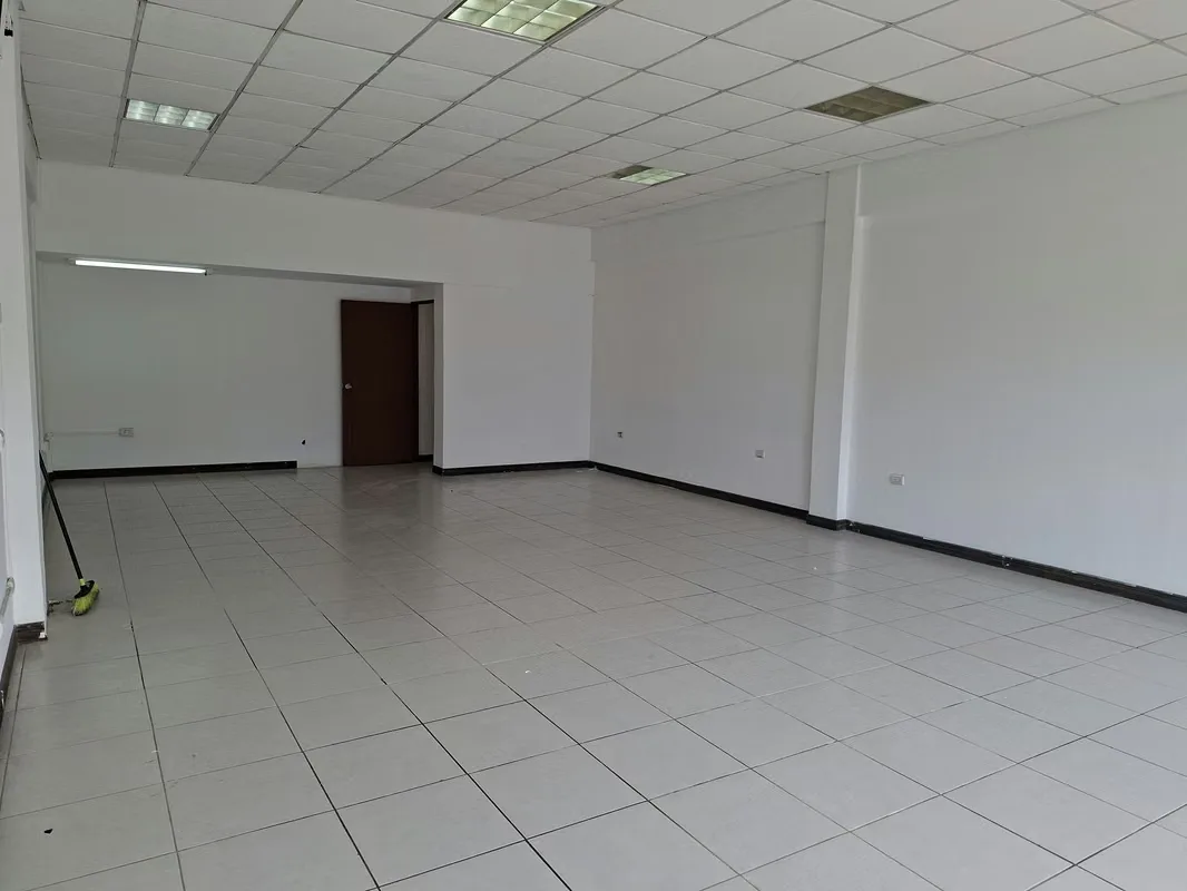 It consists of a spacious, well-lit and ventilated room, photo 7