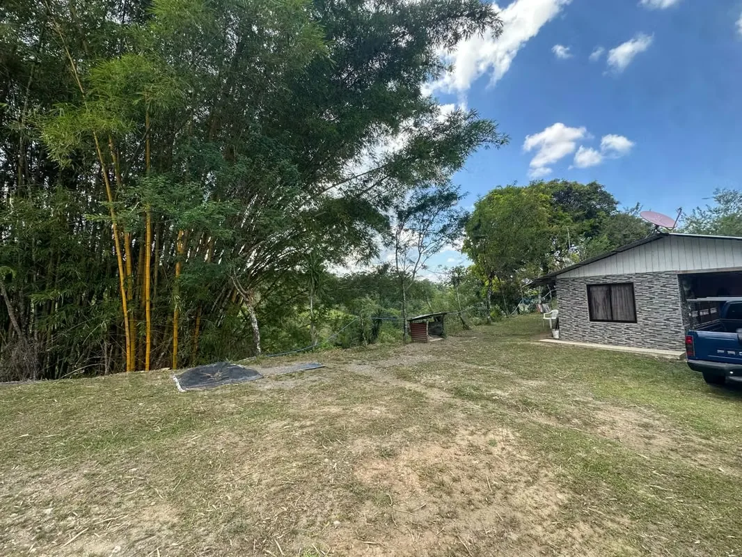 La propiedad cuenta con una casa de habitación sencilla, habitable pero con detalles estéticos por terminar ., photo 4
