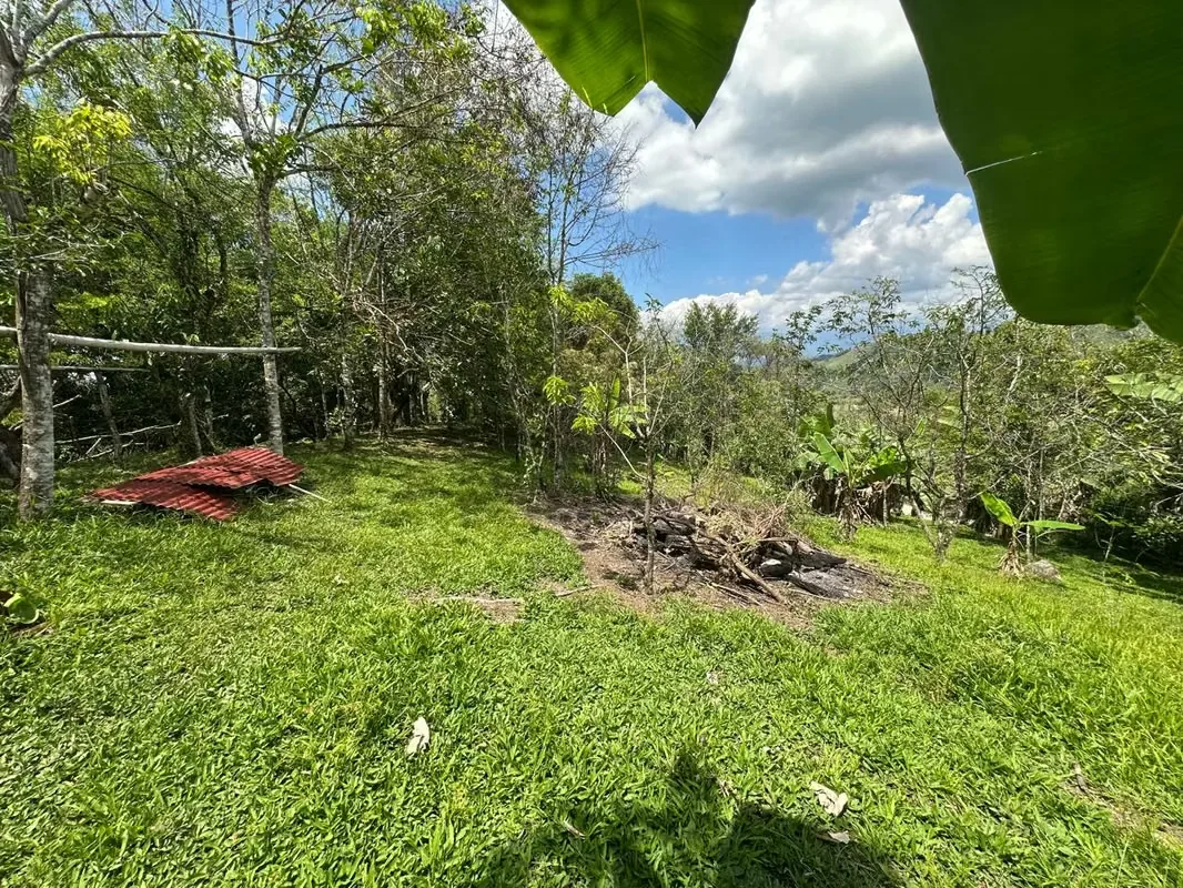 La propiedad cuenta con una casa de habitación sencilla, habitable pero con detalles estéticos por terminar ., photo 6