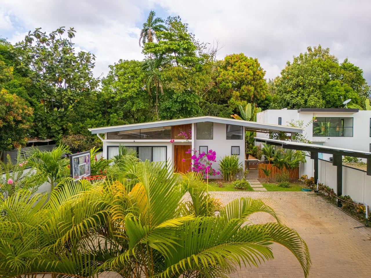 CASA COLA DE BALLENA PROPERTY WITH THREE BEDROOM A LITTLE STEPS OF THE BEACH, IN BAHIA BALLENA – 0.16 ACRES, photo 3