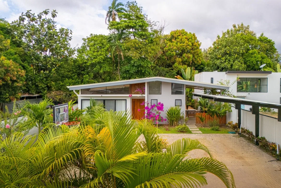 CASA COLA DE BALLENA PROPERTY WITH THREE BEDROOM A LITTLE STEPS OF THE BEACH, IN BAHIA BALLENA – 0.16 ACRES, photo 4