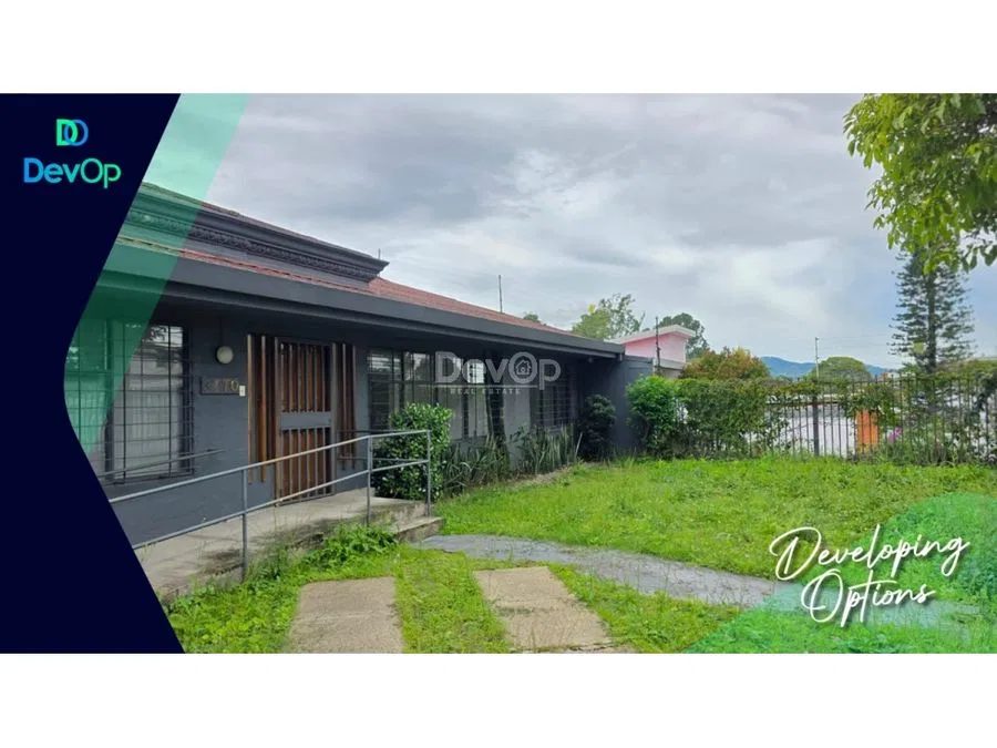 Venta de casa grande con patio. Uso de suelo Mixto. Yoses