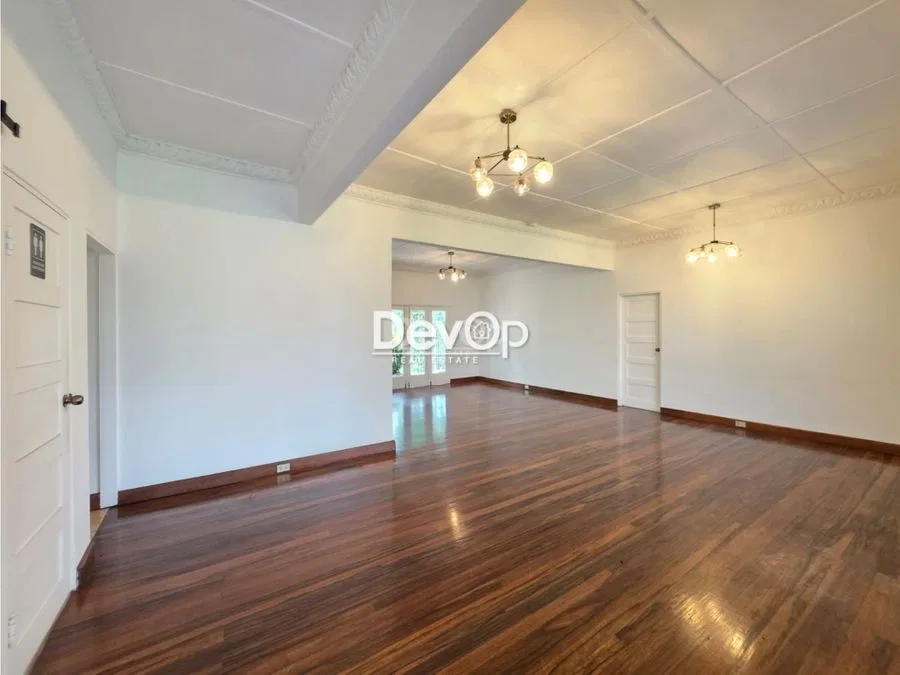 Venta de casa grande con patio. Uso de suelo Mixto. Yoses, photo 2