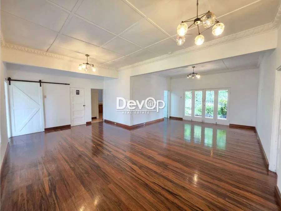 Venta de casa grande con patio. Uso de suelo Mixto. Yoses, photo 3