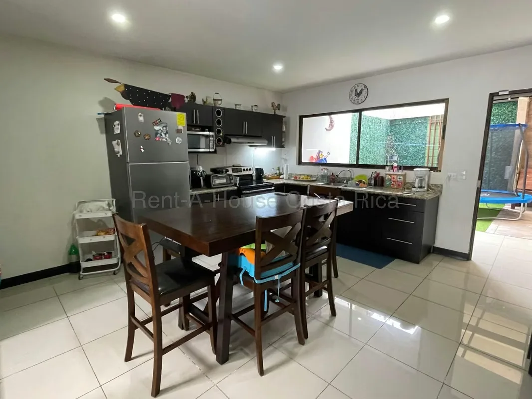 Esta hermosa casa en condominio, ofrece un estilo de vida moderno y cómodo en San Rafael Arriba, Desamparados., photo 4