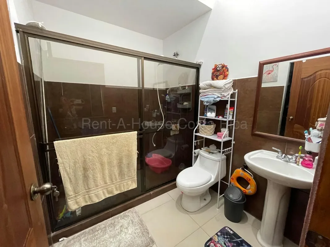 Esta hermosa casa en condominio, ofrece un estilo de vida moderno y cómodo en San Rafael Arriba, Desamparados., photo 8