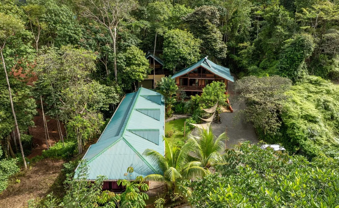 HOTEL PROPERTY WITH TWELVE BEDROOM AND OCEAN VIEWS, IN LA COLONIA – 1.5 ACRES, photo 2