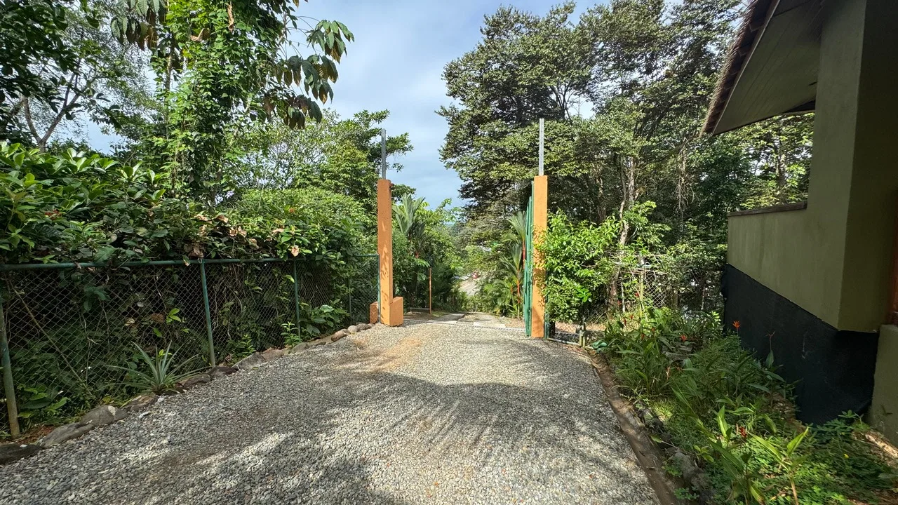 HOTEL PROPERTY WITH TWELVE BEDROOM AND OCEAN VIEWS, IN LA COLONIA – 1.5 ACRES, photo 13