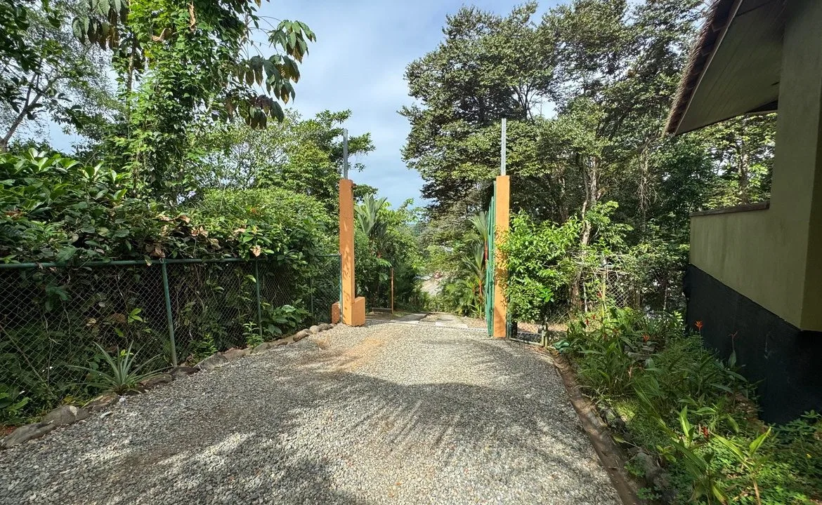 HOTEL PROPERTY WITH TWELVE BEDROOM AND OCEAN VIEWS, IN LA COLONIA – 1.5 ACRES, photo 14