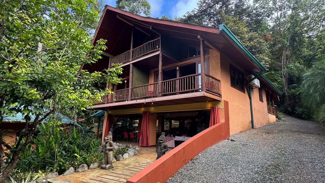 HOTEL PROPERTY WITH TWELVE BEDROOM AND OCEAN VIEWS, IN LA COLONIA – 1.5 ACRES, photo 9