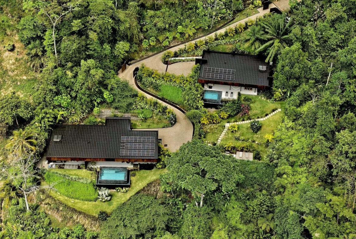 BLACK VILLAS IN THE MIDDLE OF THE NATURE, IN UVITA – 2.35 ACRES, photo 2
