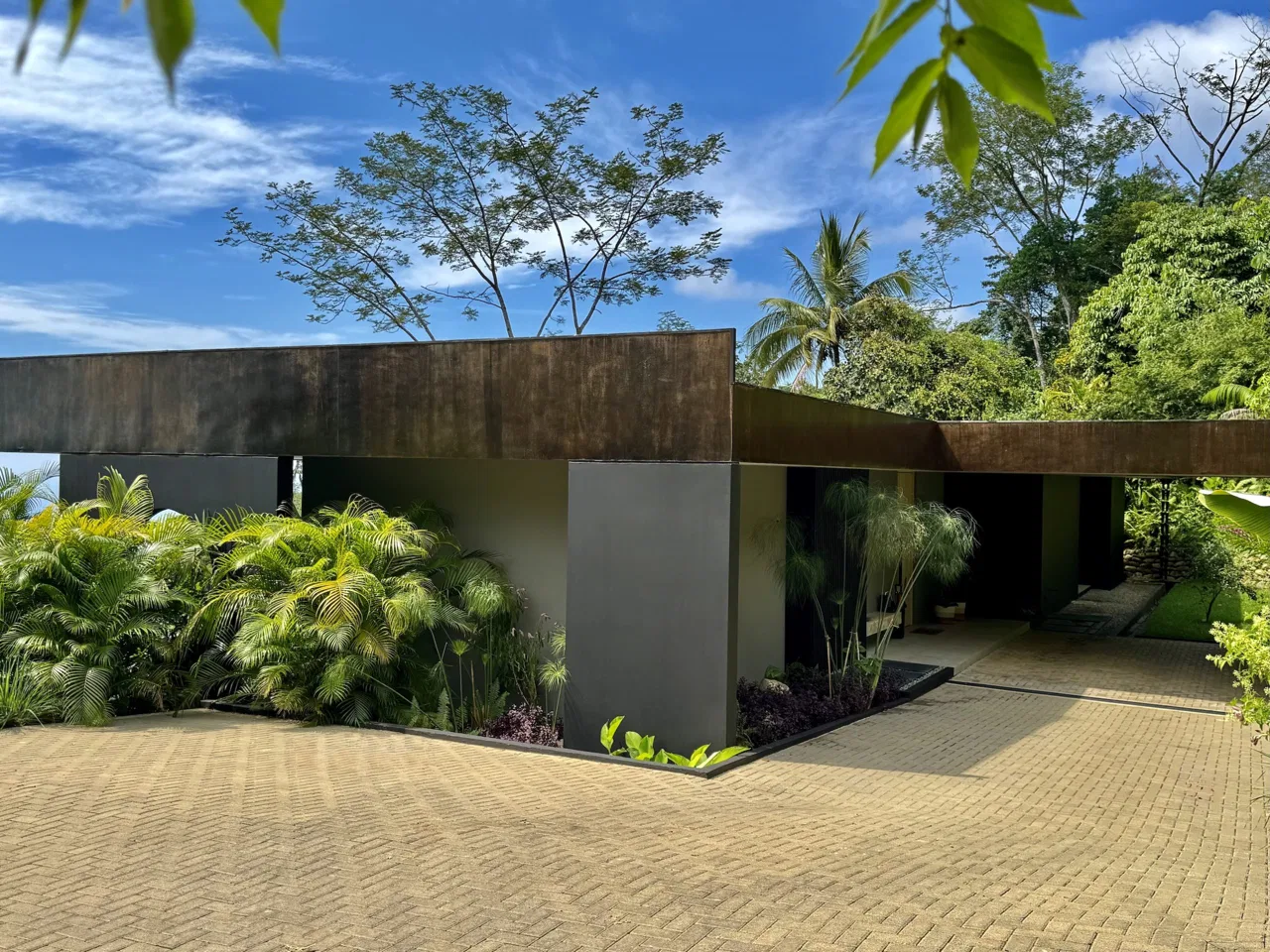BLACK VILLAS IN THE MIDDLE OF THE NATURE, IN UVITA – 2.35 ACRES, photo 13