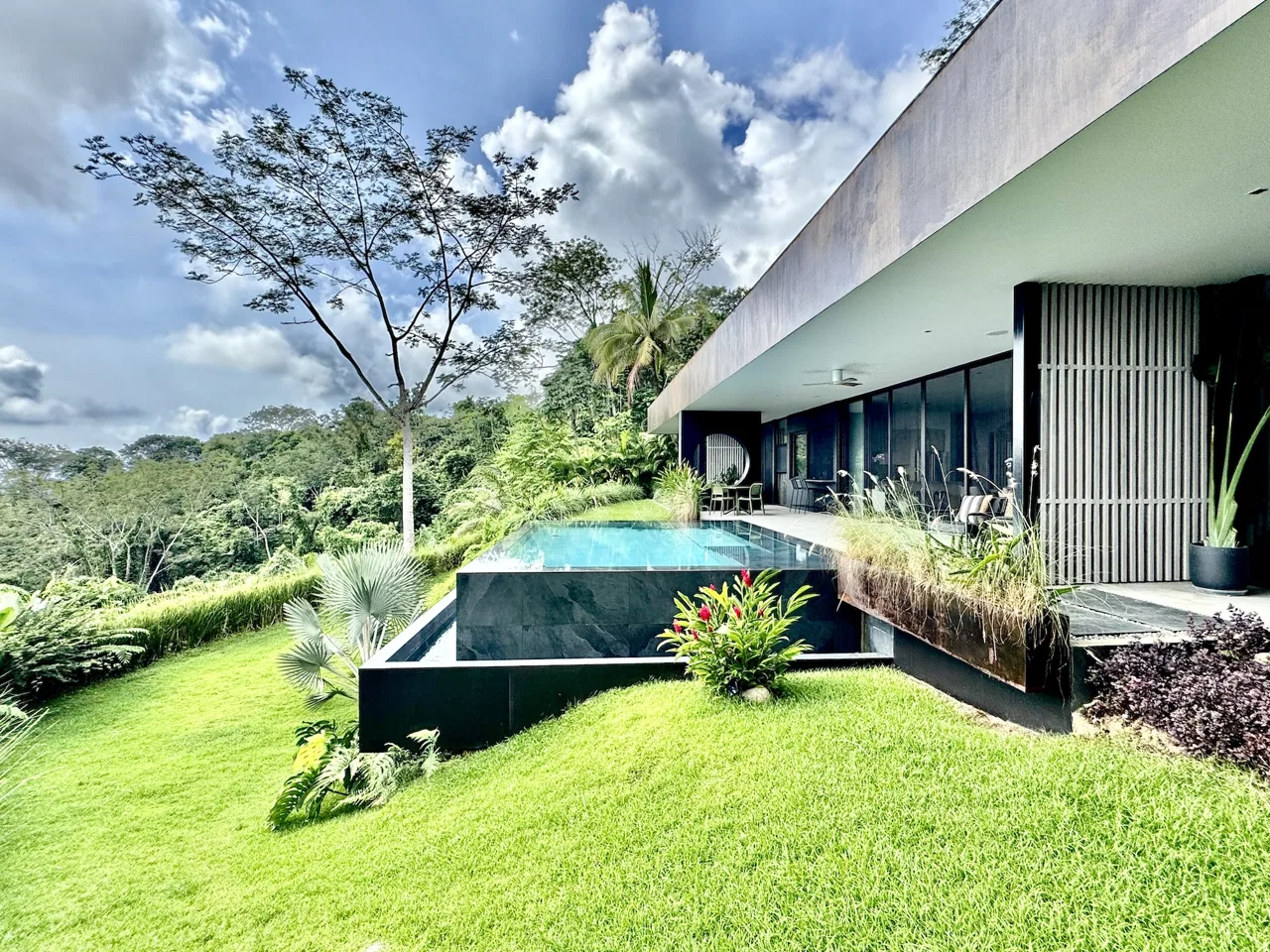 BLACK VILLAS IN THE MIDDLE OF THE NATURE, IN UVITA – 2.35 ACRES, photo 21