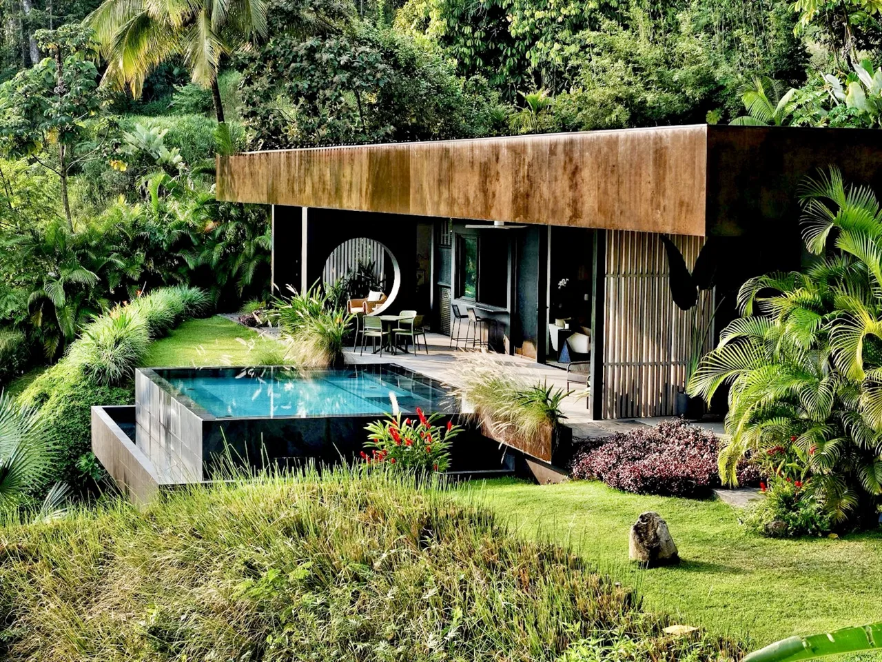 BLACK VILLAS IN THE MIDDLE OF THE NATURE, IN UVITA – 2.35 ACRES, photo 9