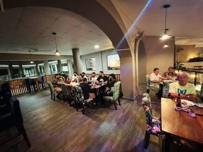 CADENA DE RESTAURANTES DE MUCHO ÉXITO EN 5 PUEBLOS COSTEROS - LLAVE EN MANO