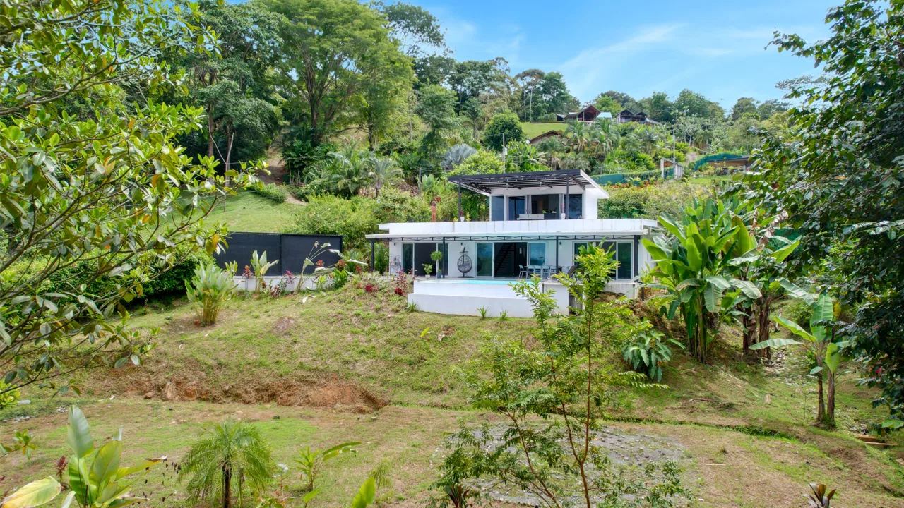 BEAUTIFUL AND MODERN HOME IN UVITA WITH INFINITY POOL, OCEAN VIEWS AND RENTAL OPTIONS