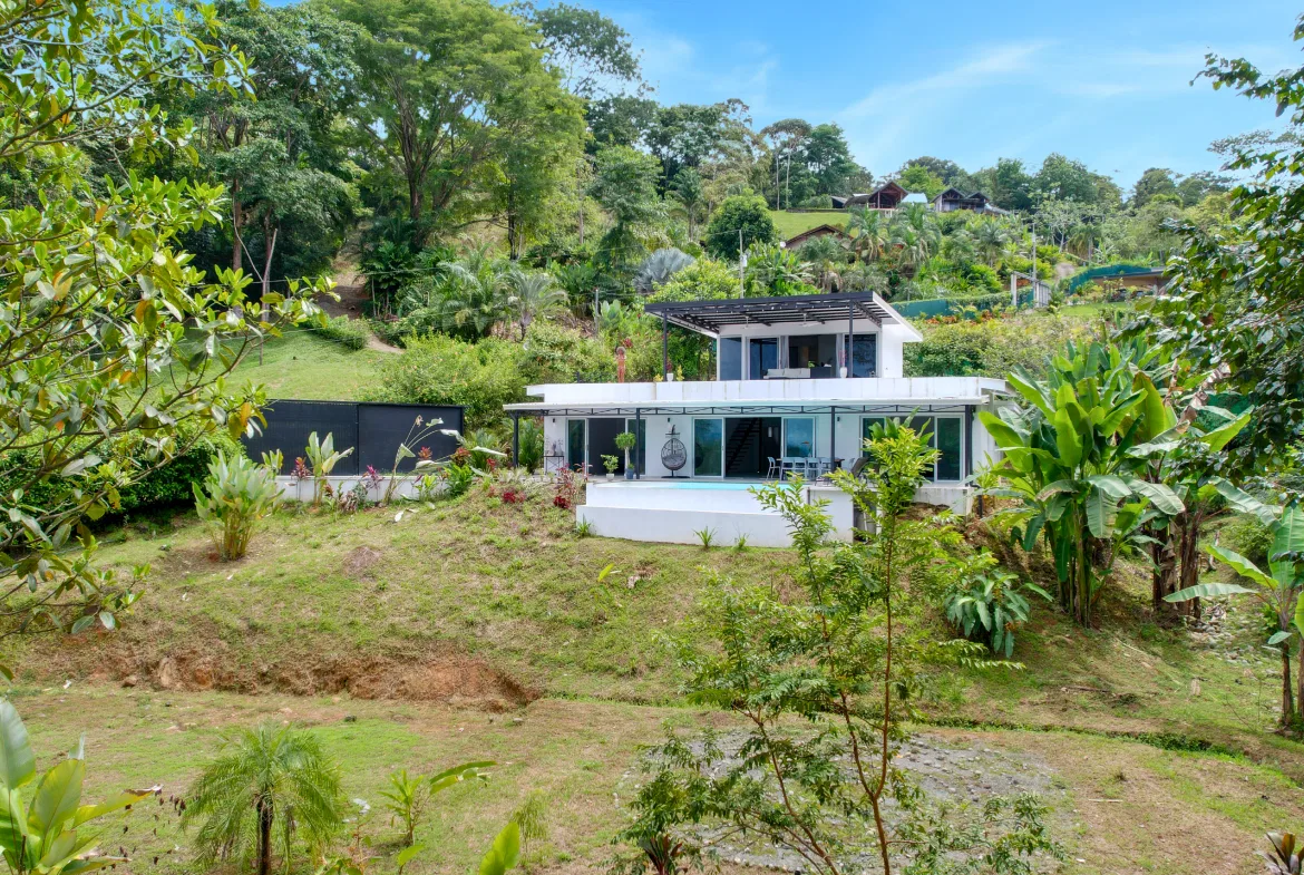 BEAUTIFUL AND MODERN HOME IN UVITA WITH INFINITY POOL, OCEAN VIEWS AND RENTAL OPTIONS, photo 2