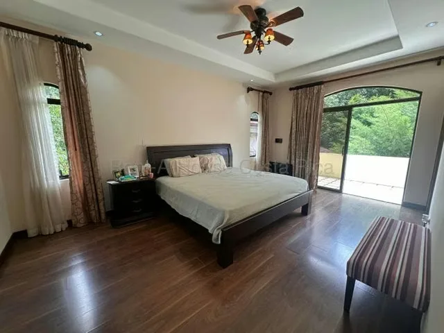 RAH 27-566 RZ Elegante casa Amueblada DE 350 m² en Ciudad Colon en lote de 550 M2. Ubicada en una comunidad cerrada de únicamente dos casas a pocos metros del centro de Ciudad Colón ..., photo 11
