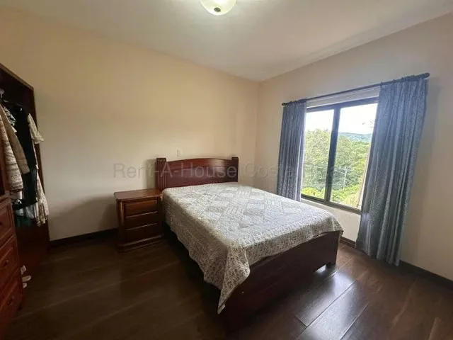 RAH 27-566 RZ Elegante casa Amueblada DE 350 m² en Ciudad Colon en lote de 550 M2. Ubicada en una comunidad cerrada de únicamente dos casas a pocos metros del centro de Ciudad Colón ..., photo 12