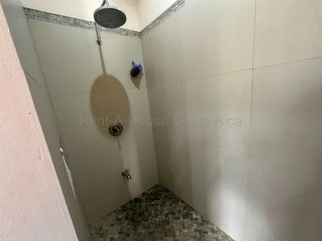 RAH 27-566 RZ Elegante casa Amueblada DE 350 m² en Ciudad Colon en lote de 550 M2. Ubicada en una comunidad cerrada de únicamente dos casas a pocos metros del centro de Ciudad Colón ..., photo 16