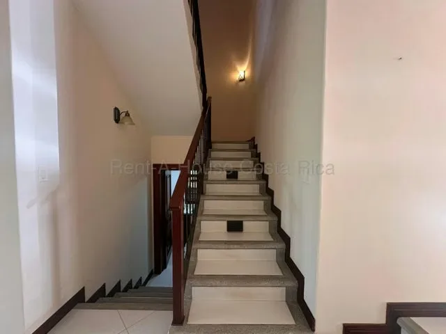 RAH 27-566 RZ Elegante casa Amueblada DE 350 m² en Ciudad Colon en lote de 550 M2. Ubicada en una comunidad cerrada de únicamente dos casas a pocos metros del centro de Ciudad Colón ..., photo 7