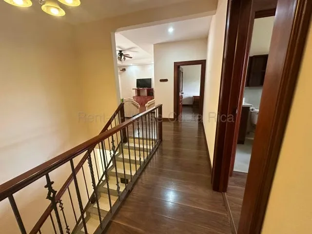 RAH 27-566 RZ Elegante casa Amueblada DE 350 m² en Ciudad Colon en lote de 550 M2. Ubicada en una comunidad cerrada de únicamente dos casas a pocos metros del centro de Ciudad Colón ..., photo 8