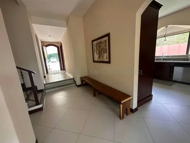 RAH 27-566 RZ Elegante casa Amueblada DE 350 m² en Ciudad Colon en lote de 550 M2. Ubicada en una comunidad cerrada de únicamente dos casas a pocos metros del centro de Ciudad Colón ..., photo 9