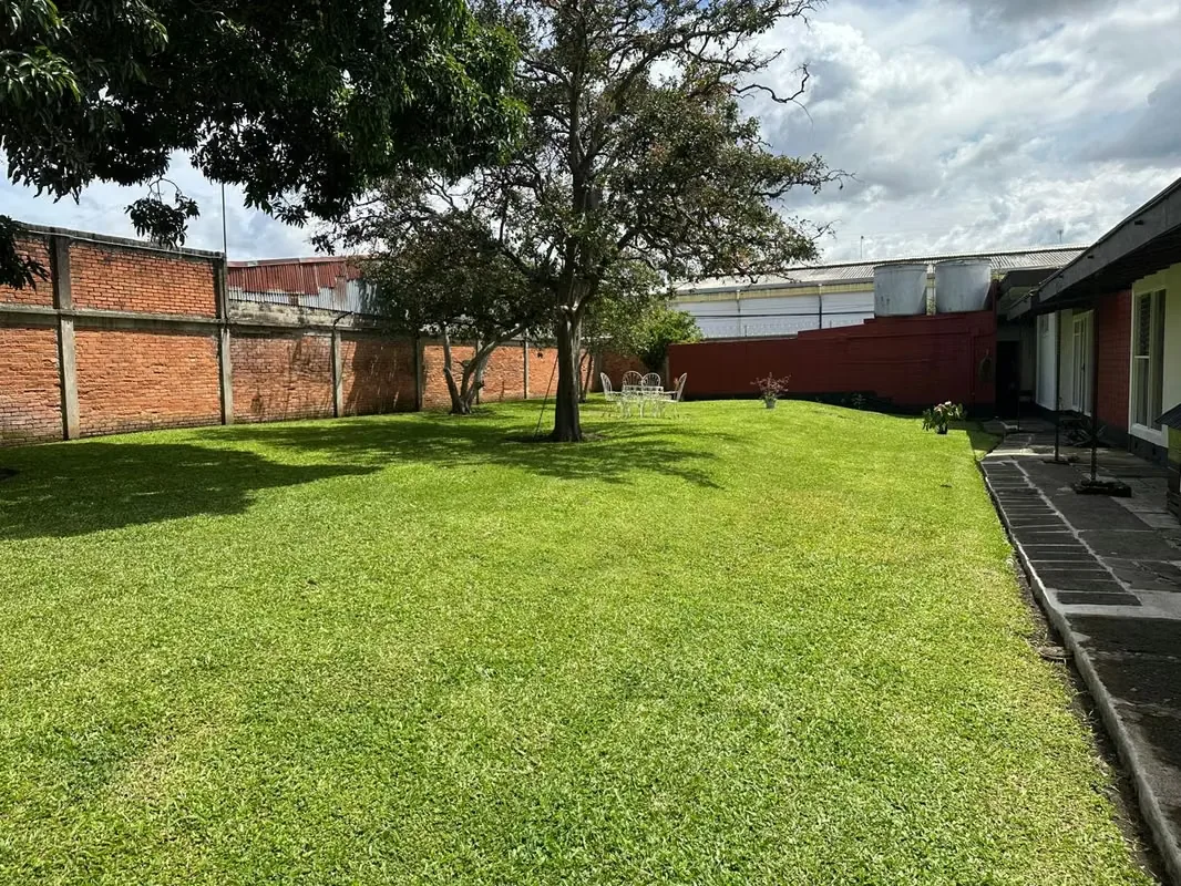 Se presenta una excepcional oportunidad de inversión con este lote comercial de 1.375 m², estratégicamente ubicado en la provincia de SAN FRANCISCO DE DOS RIOS. La propiedad incluye ...