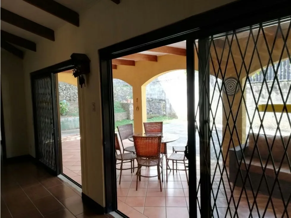 Amplia y cómoda residencia ubicada en Sabana Norte, en una zona residencial estratégica, tranquila y de fácil acceso.