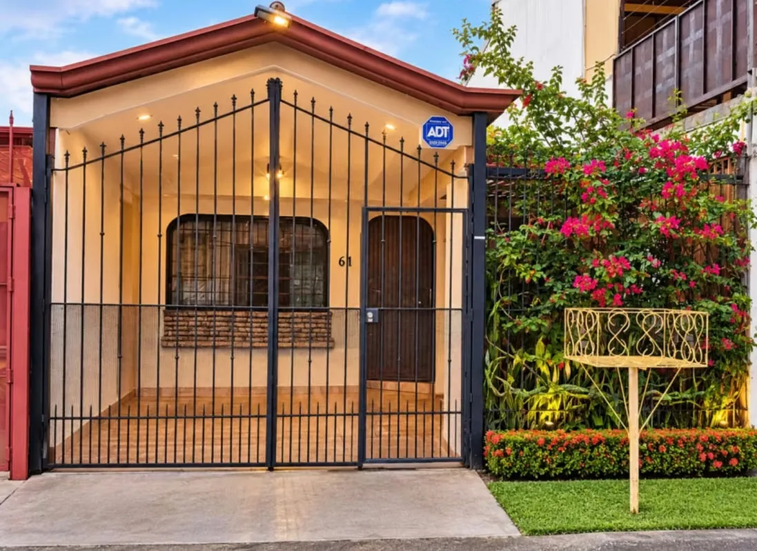 CASA EN VENTA EN RESIDENCIAL LOS CAFETOS, IPÍS DE GUADALUPE SRM