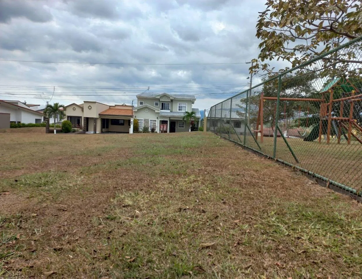 Se vende lote en Condominio Lomas del Bosque, photo 2