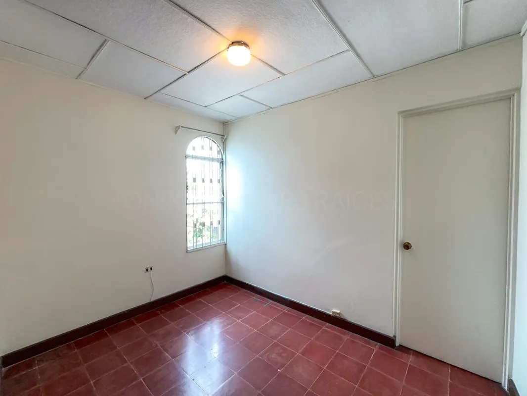 415 m² de terreno | 3 habitaciones | Habitación de servicio con baño | 3,5 baños | Terraza techada | Jardín privado | 4 estacionamientos, photo 11