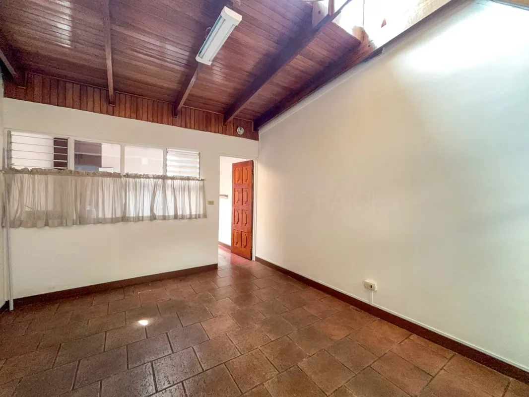 415 m² de terreno | 3 habitaciones | Habitación de servicio con baño | 3,5 baños | Terraza techada | Jardín privado | 4 estacionamientos, photo 12